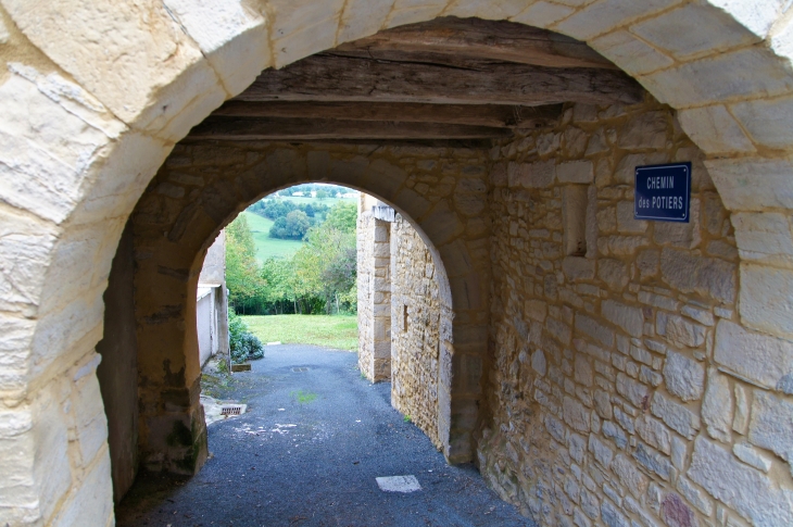 Le chemin des potiers. - Beauregard-de-Terrasson