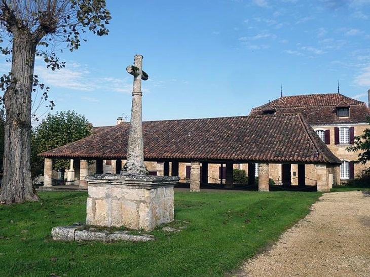 Beauregard : la halle - Beauregard-et-Bassac