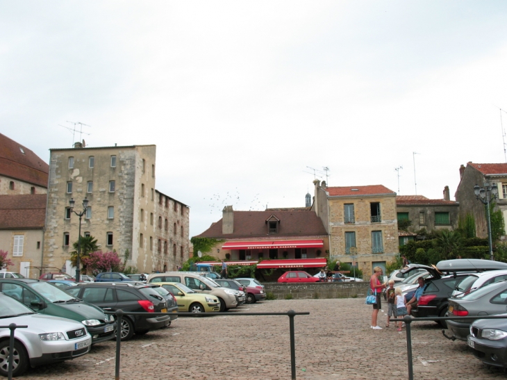 QUAI DE CHARGEMENT DECHARGEMENT - Bergerac