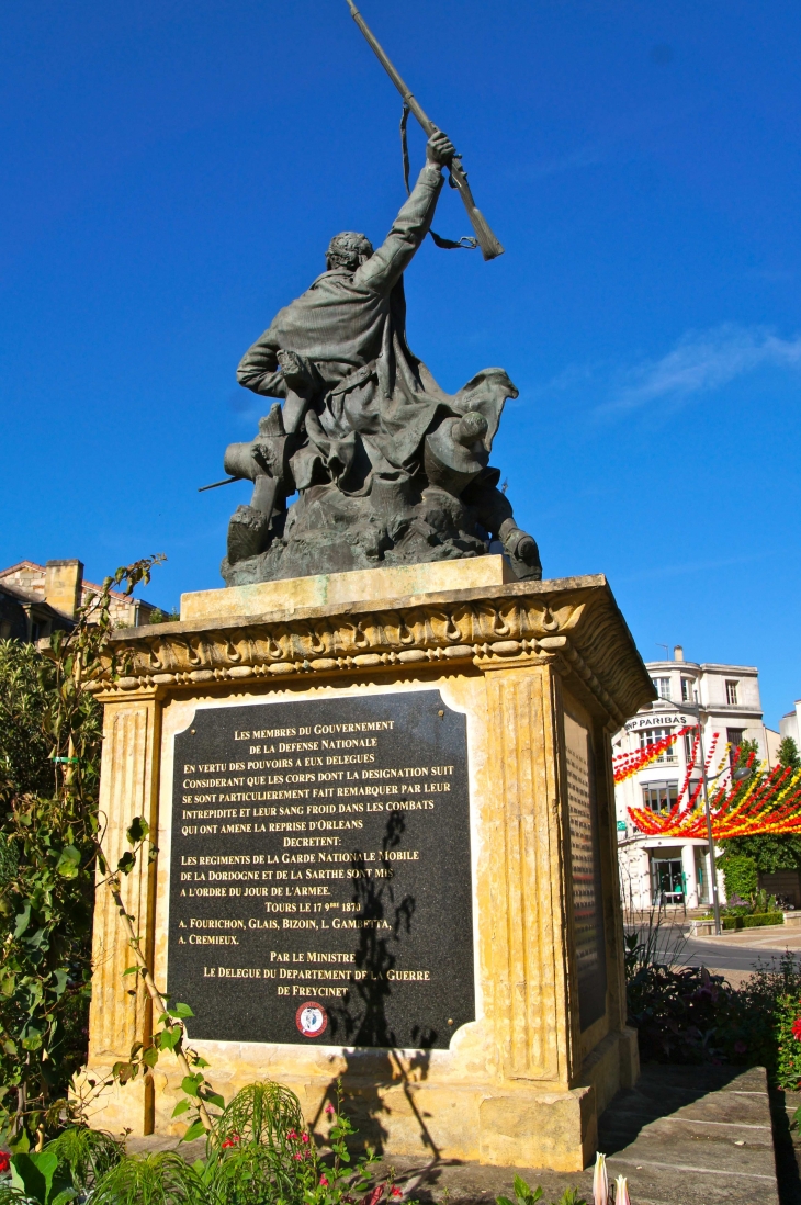 Le Monument aux Morts - Bergerac