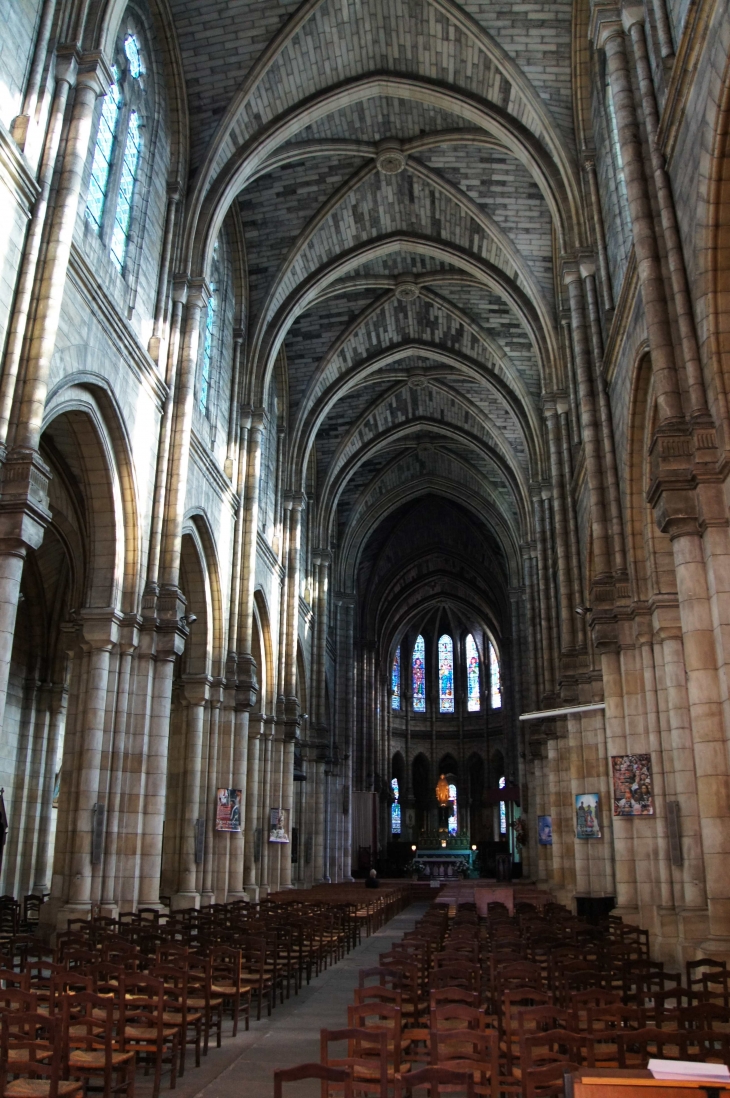 Eglise Notre-Dame : la-nef-vers-le-choeur - Bergerac