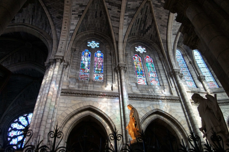 Les vitraux du choeur de l'église Notre-Dame. - Bergerac