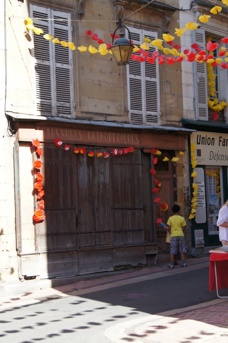 Ancien commerce de chaussures orthopédiques. - Bergerac