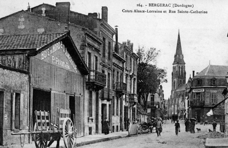 Cours Alsace Lorraine et rue Sainte Catherine, début XXe siècle (carte postale ancienne). - Bergerac