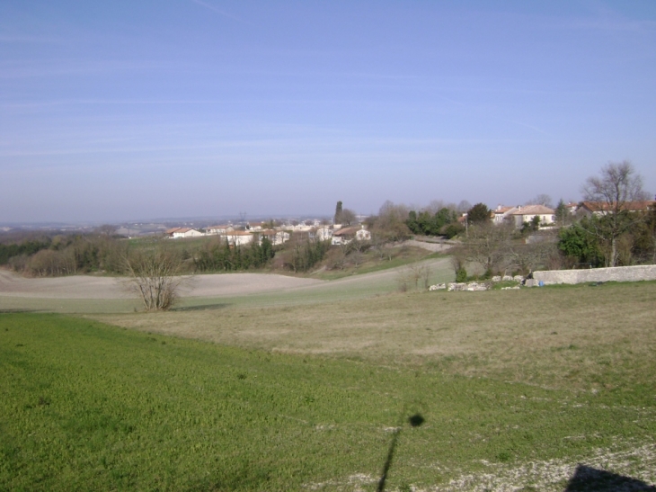 Vue de Bertric-Burée en étant près de l'école