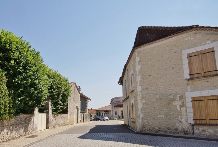 Le Village - Bertric-Burée