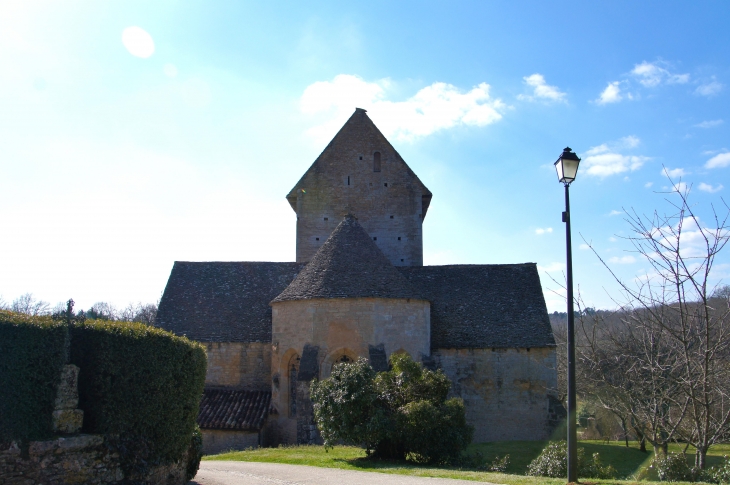 Le chevet de l'église Saint Martin. - Besse