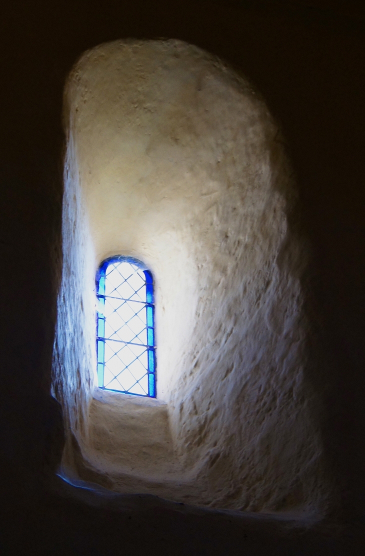 Vitrail de l'église Saint-Martin. - Besse