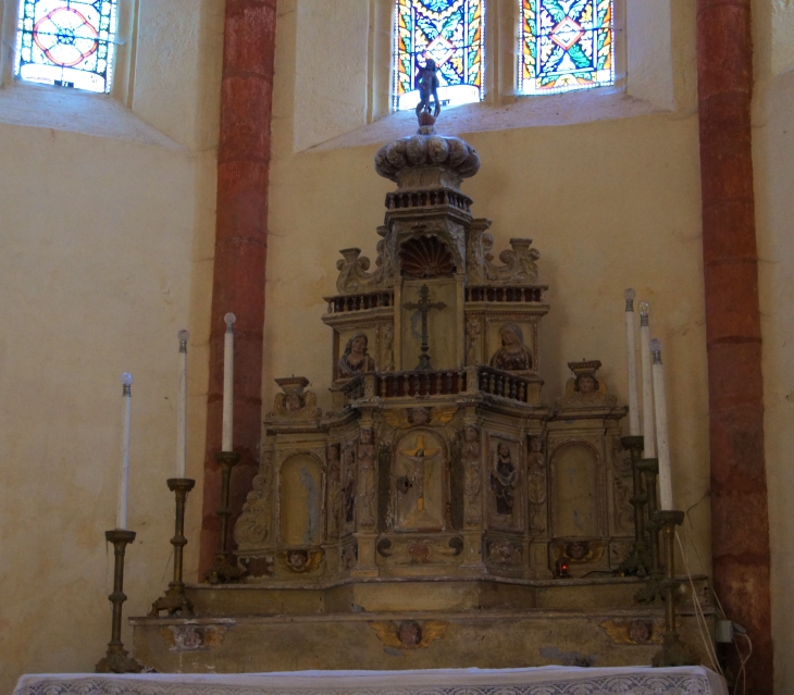 L'autel de l'église Saint-Martin. - Besse