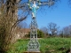 Photo suivante de Besse Croix de chemin près du château.