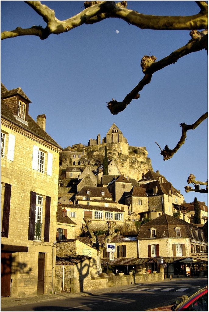 Vue depuis le parking en bas du village - Beynac-et-Cazenac