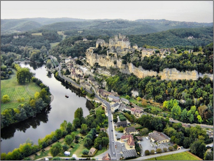 Vue depuis une mongolfière - Beynac-et-Cazenac