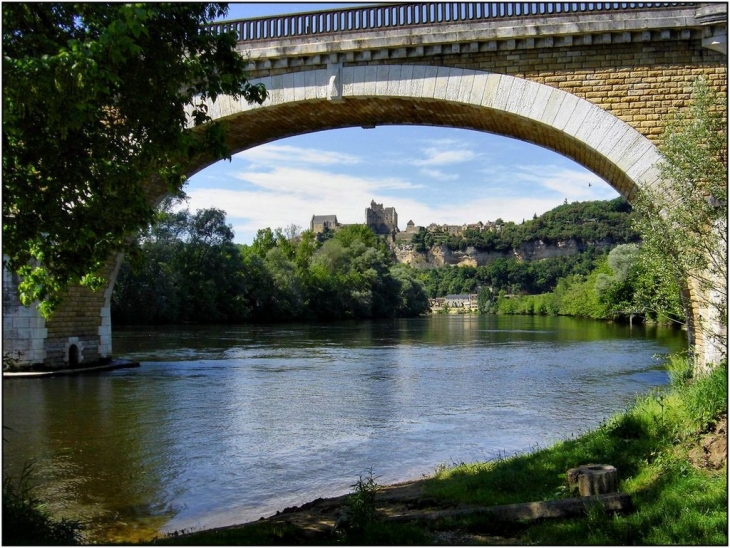 Vue depuis le pont de chemin de fer de Vézac - Beynac-et-Cazenac