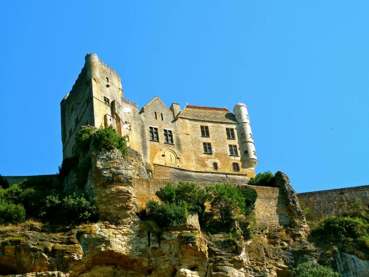 Le Château avec son donjon du XII° - Beynac-et-Cazenac