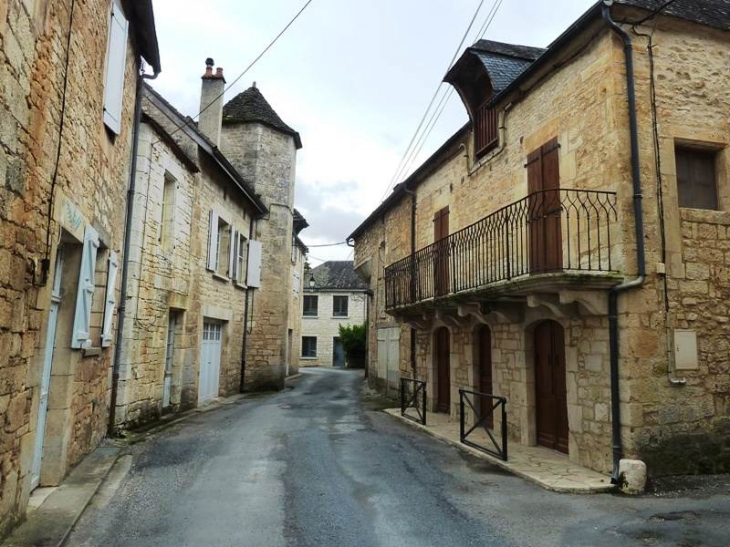 Vers l'église - Borrèze