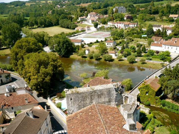 Vue sur la dronne depuis le château - Bourdeilles