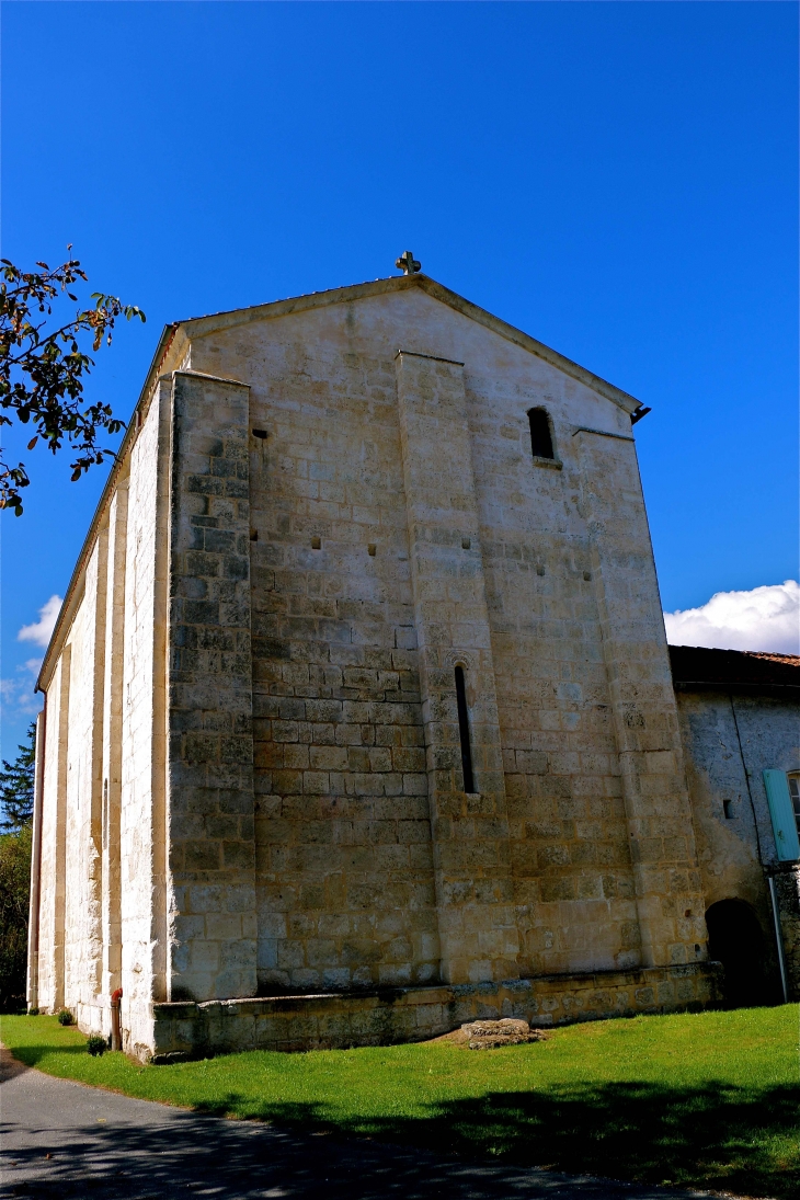 Le chevet de l'églie Sainte Marie - Bourg-des-Maisons