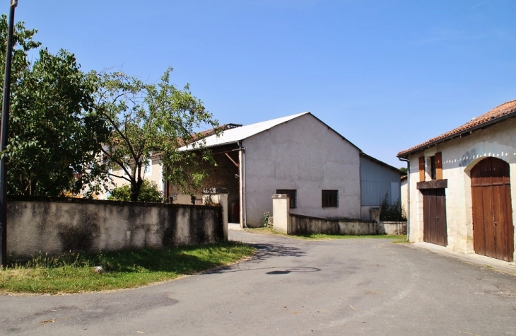 Le Village - Bourg-des-Maisons