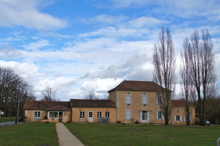 La Salle des Fêtes. - Bourrou