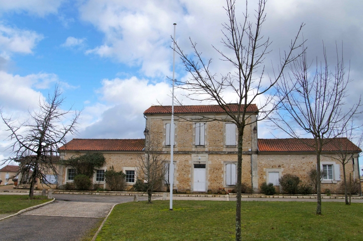 Place de la Mairie. - Bourrou