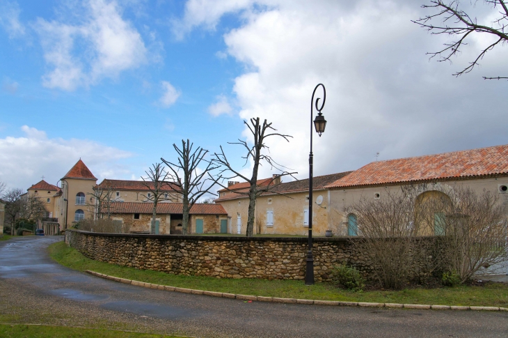 Maison du village. - Bourrou