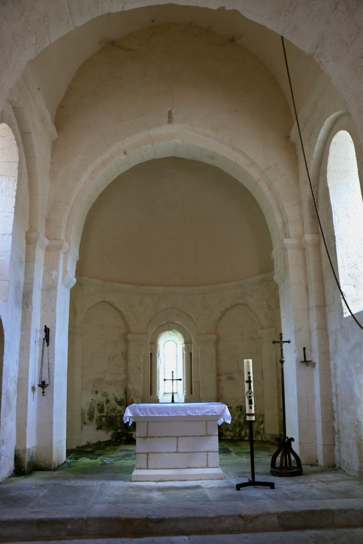 Le choeur de l'église Saint Pierre ès Lien de Bouteilles. Abside en cul de four. - Bouteilles-Saint-Sébastien