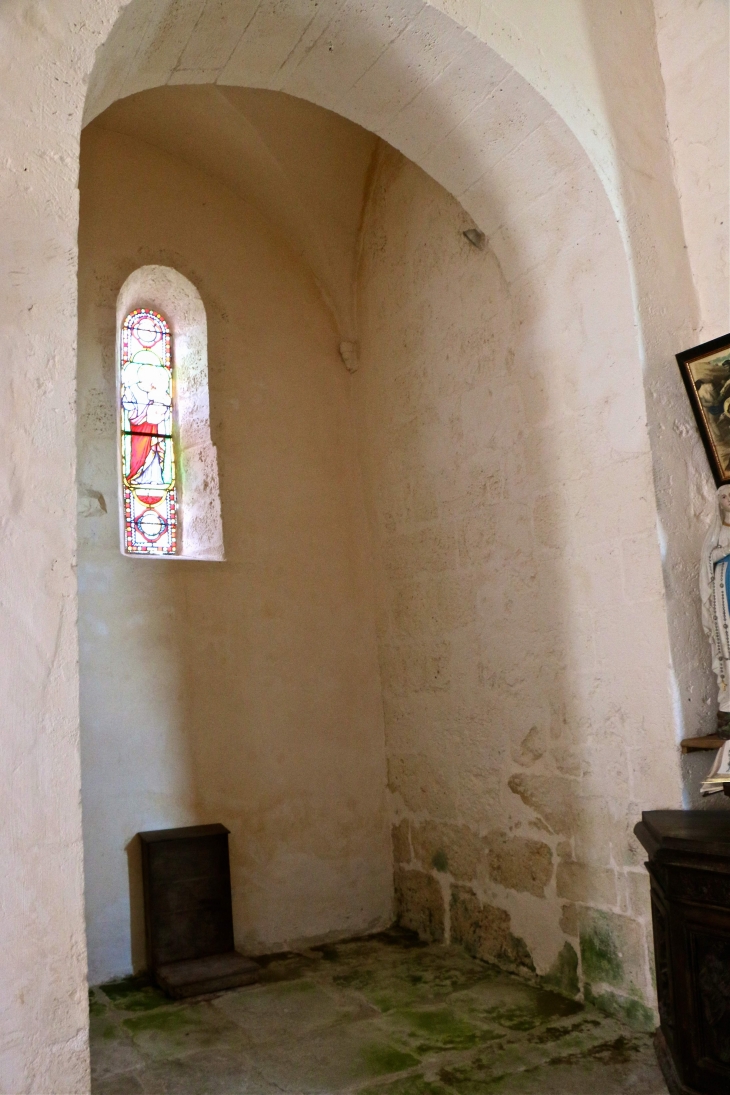 Petite chapelle latérale nord : eglise Saint Pierre ès Lien de Bouteilles. - Bouteilles-Saint-Sébastien