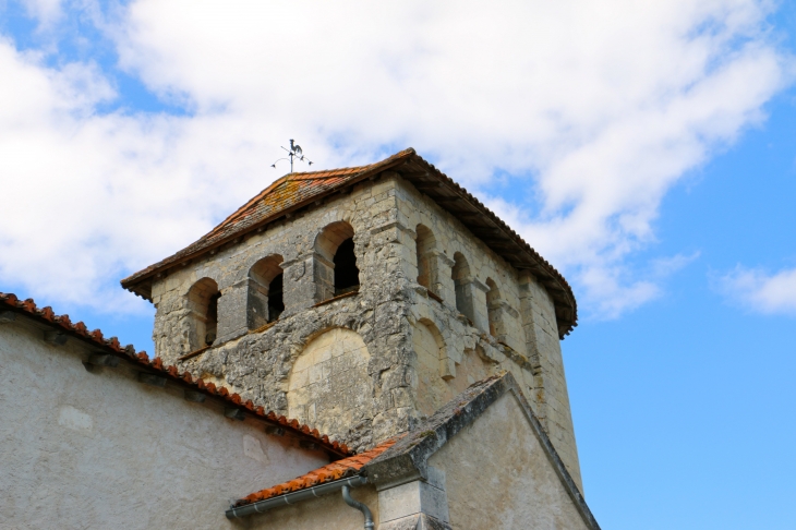 Le clocher de l'église Saint Pierre ès Lien de Bouteilles. - Bouteilles-Saint-Sébastien