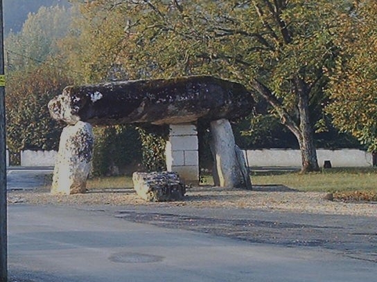 Dolmen de Pierre Levée - Brantôme