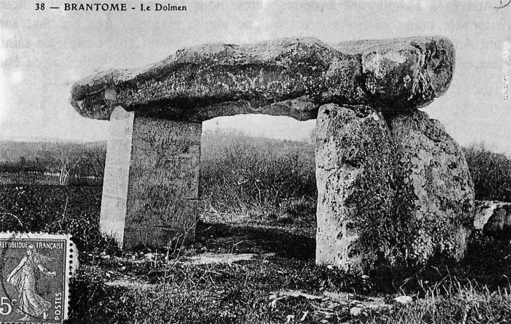 Le Dolmen (carte postale ancienne de 1910) - Brantôme