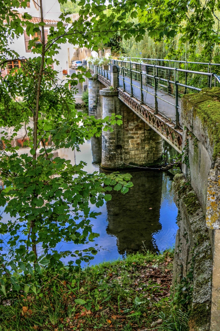 La passerelle Eiffel sur la Dronne - Brantôme