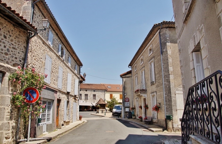 Le Village - Busserolles