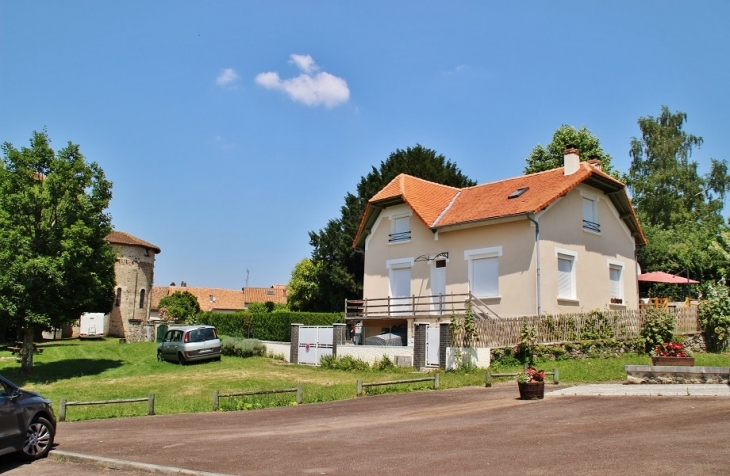 Le Village - Bussière-Badil