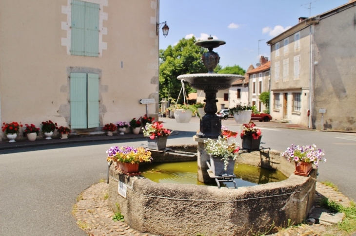 Fontaine - Bussière-Badil