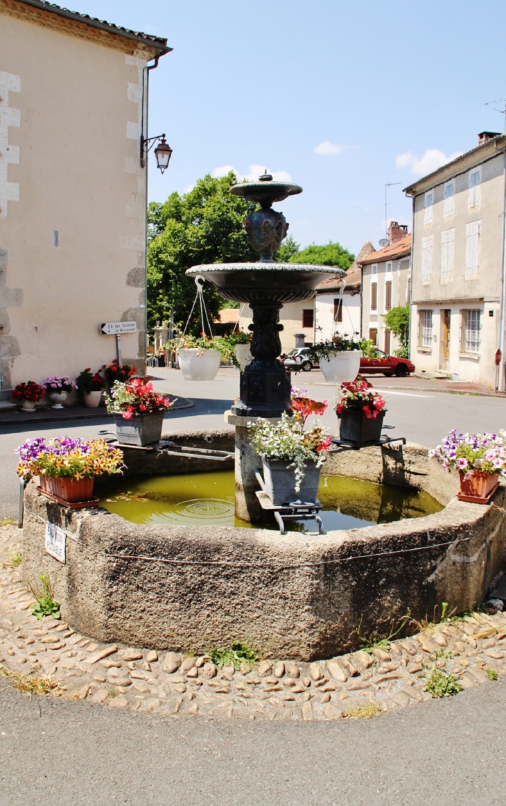 Fontaine - Bussière-Badil