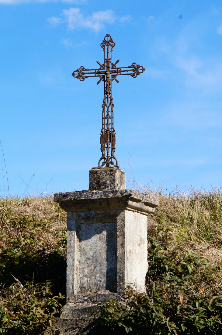 Croix de Chemin. - Calès