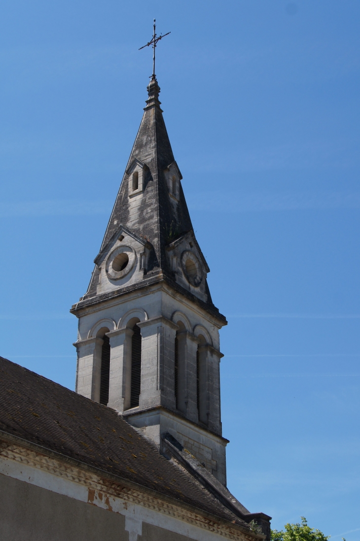 Le clocher de l'église Saint Etienne. - Campsegret