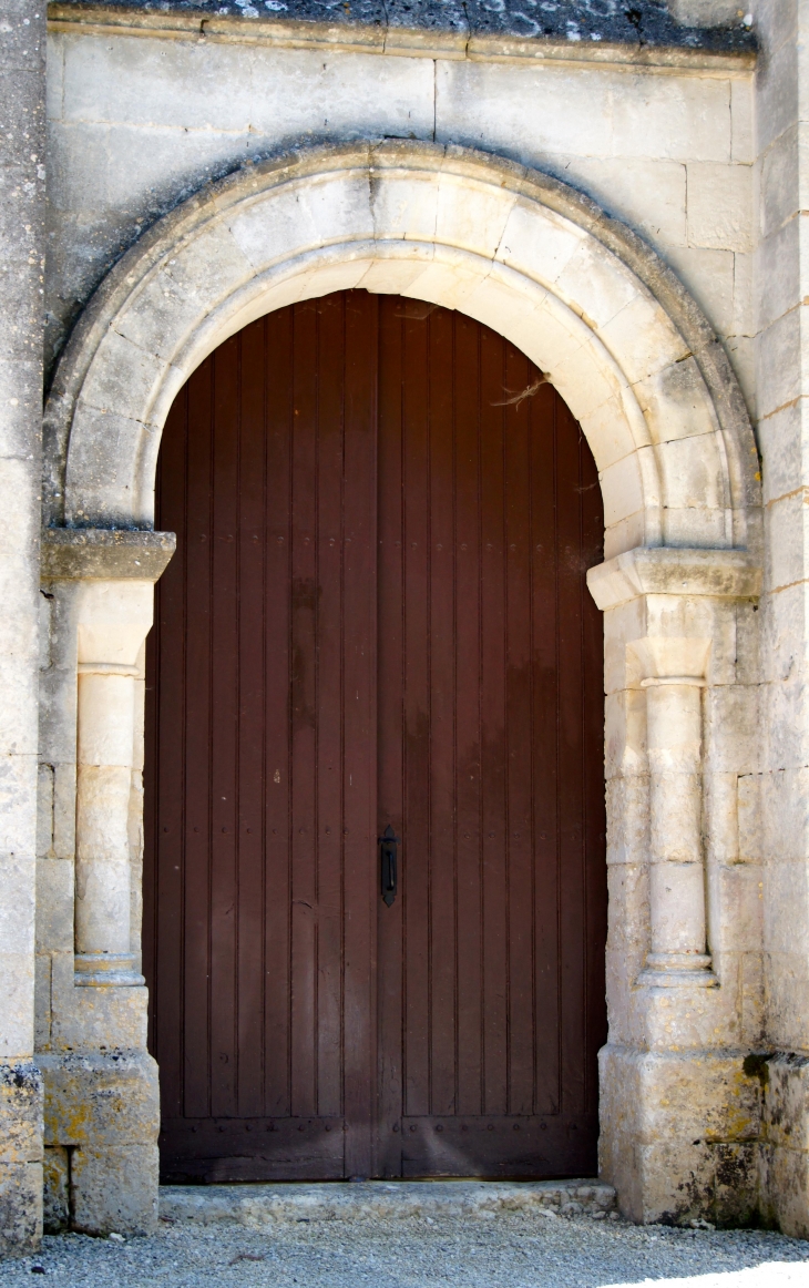 Le portail de l'église Saint Etienne. - Campsegret