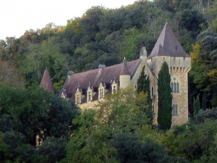 Vue sur le château de Rouffillac - Carlux