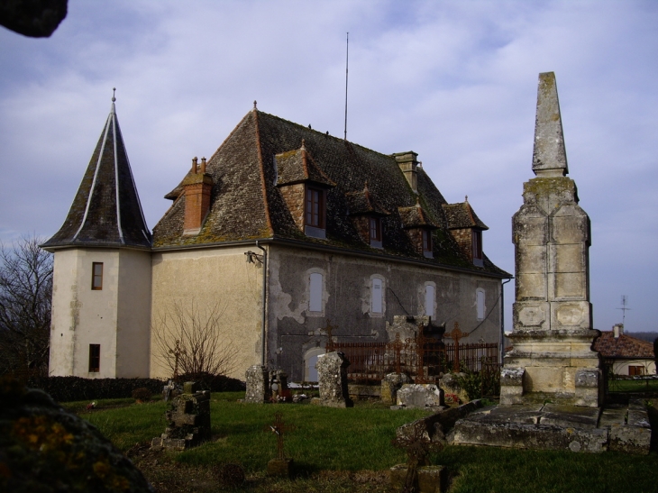 Maison bourgeoise 17ème à l'entrée du village. - Carsac-de-Gurson