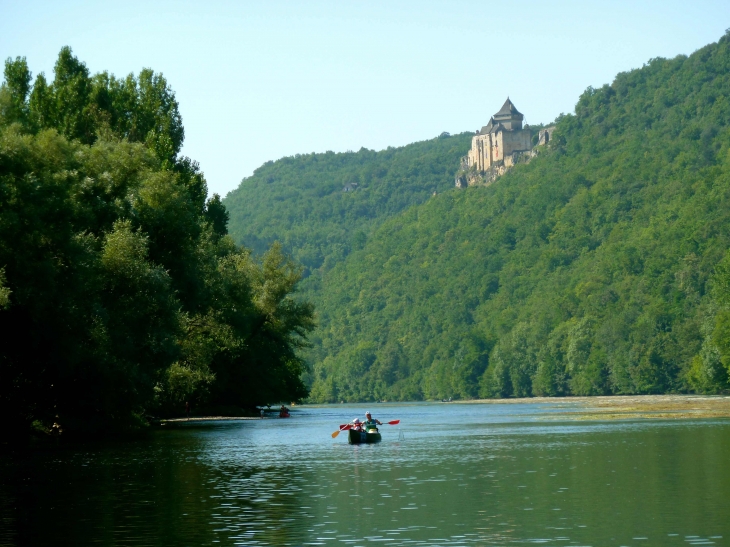 Le château de Castelnaud, vue d'une gabarre sur la Dordogne - Castelnaud-la-Chapelle