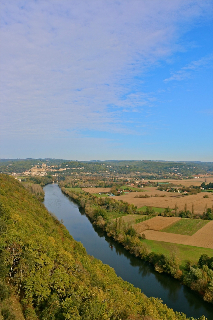 Depuis le château, la dordogne et en arrière plan le chateau de beynac - Castelnaud-la-Chapelle