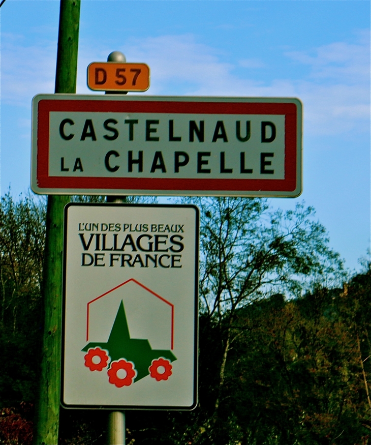 Autrefois : le château de castelnaud, mentionné dès lez XIIIe siècle , a joué un rôle pendant les croisades.... - Castelnaud-la-Chapelle