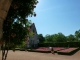 Photo précédente de Castelnaud-la-Chapelle Les Jardins à la française du château des Milandes, au fond la chapelle