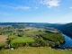 Depuis Le château de Castelnaud. la vallée de la dordogne en arrière plan le chateau de marqueyssac