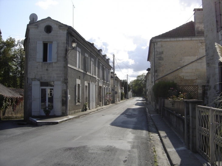 Autre vue du centre de Celles