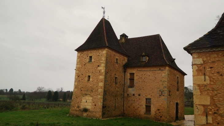 Un château à Sireybidou. - Cendrieux