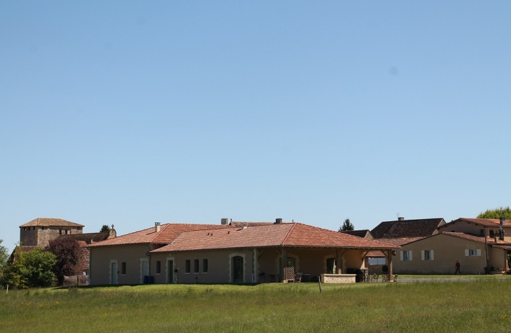 Le Village - Cendrieux