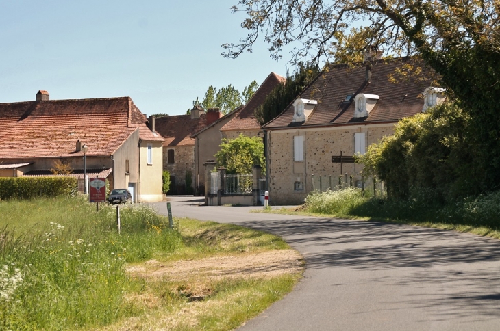 Le Village - Cendrieux