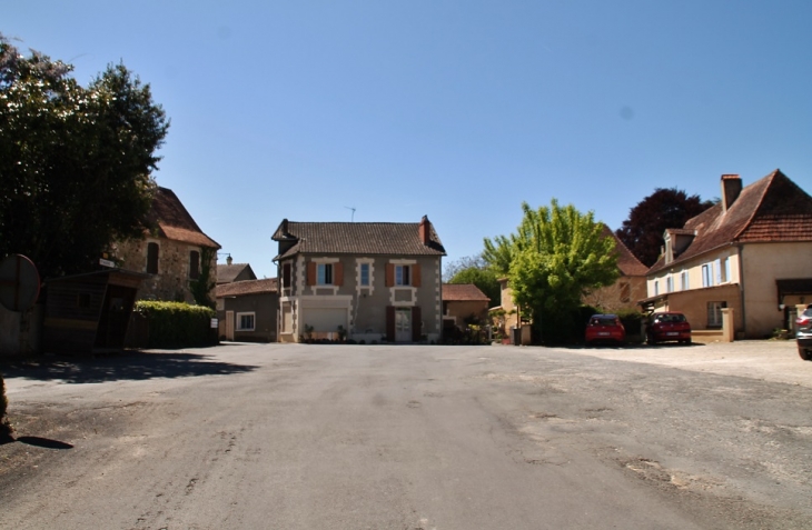 Le Village - Cendrieux